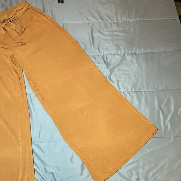 (NWT) Fashion Nova women’s Here Thriving Pant Set. Size Medium. - Picture 5 of 12